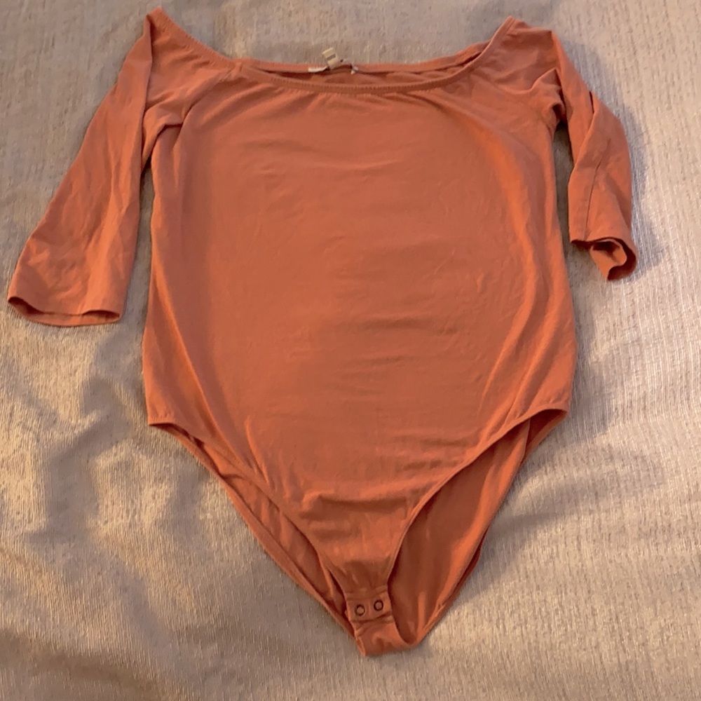 Express L off shoulder 1/2 body suit